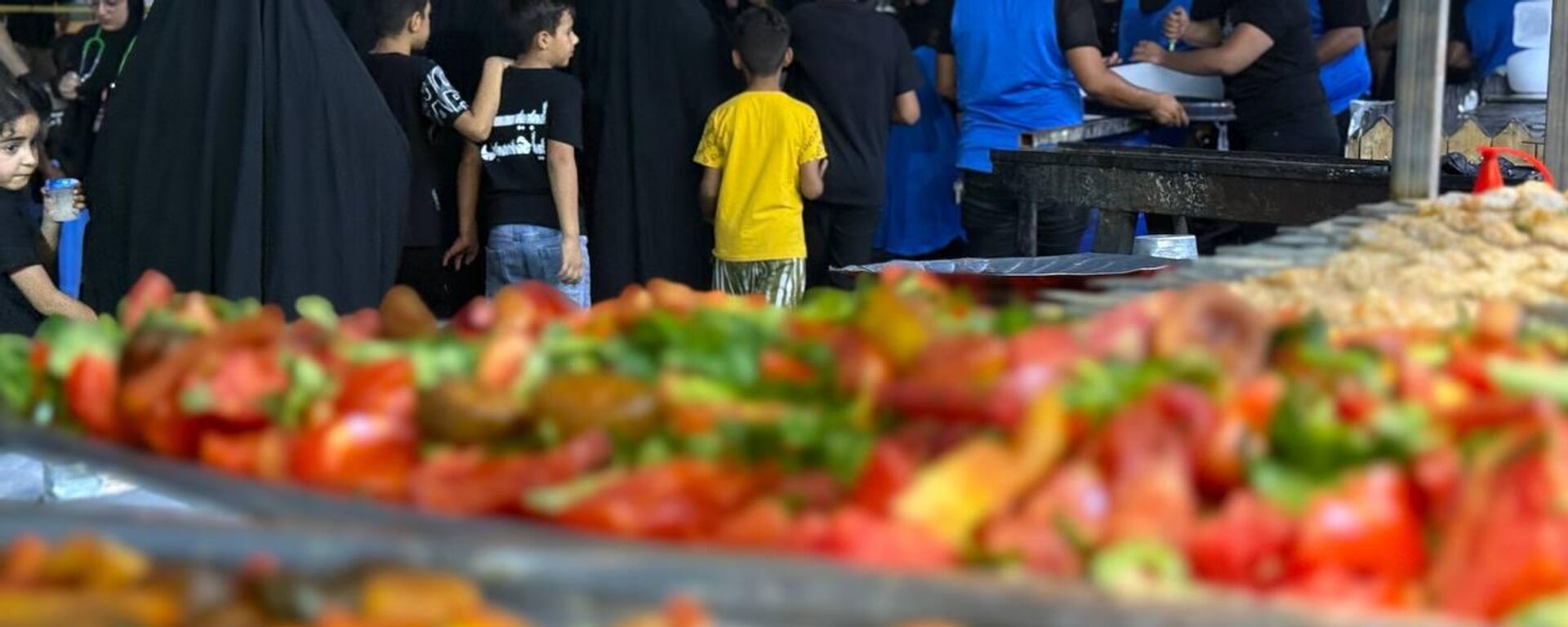 الزيارة الأربعينية.. مواكب عراقية تقدم مائدة طعام مجانية للزوار من مختلف دول العالم  - سبوتنيك عربي, 1920, 12.08.2025