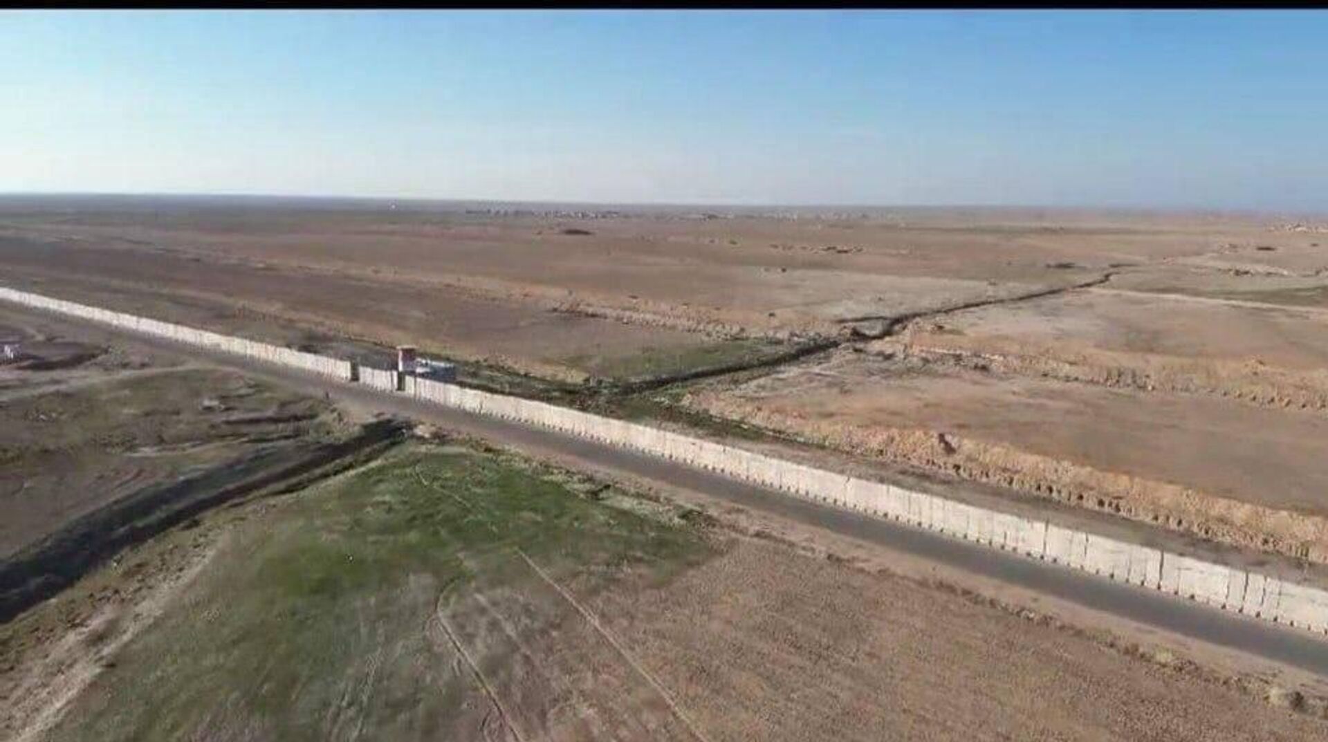 فوضى سوريا تدق أبواب العراق.. وجدار أمني لمنع الأسوأ - سبوتنيك عربي, 1920, 24.11.2025