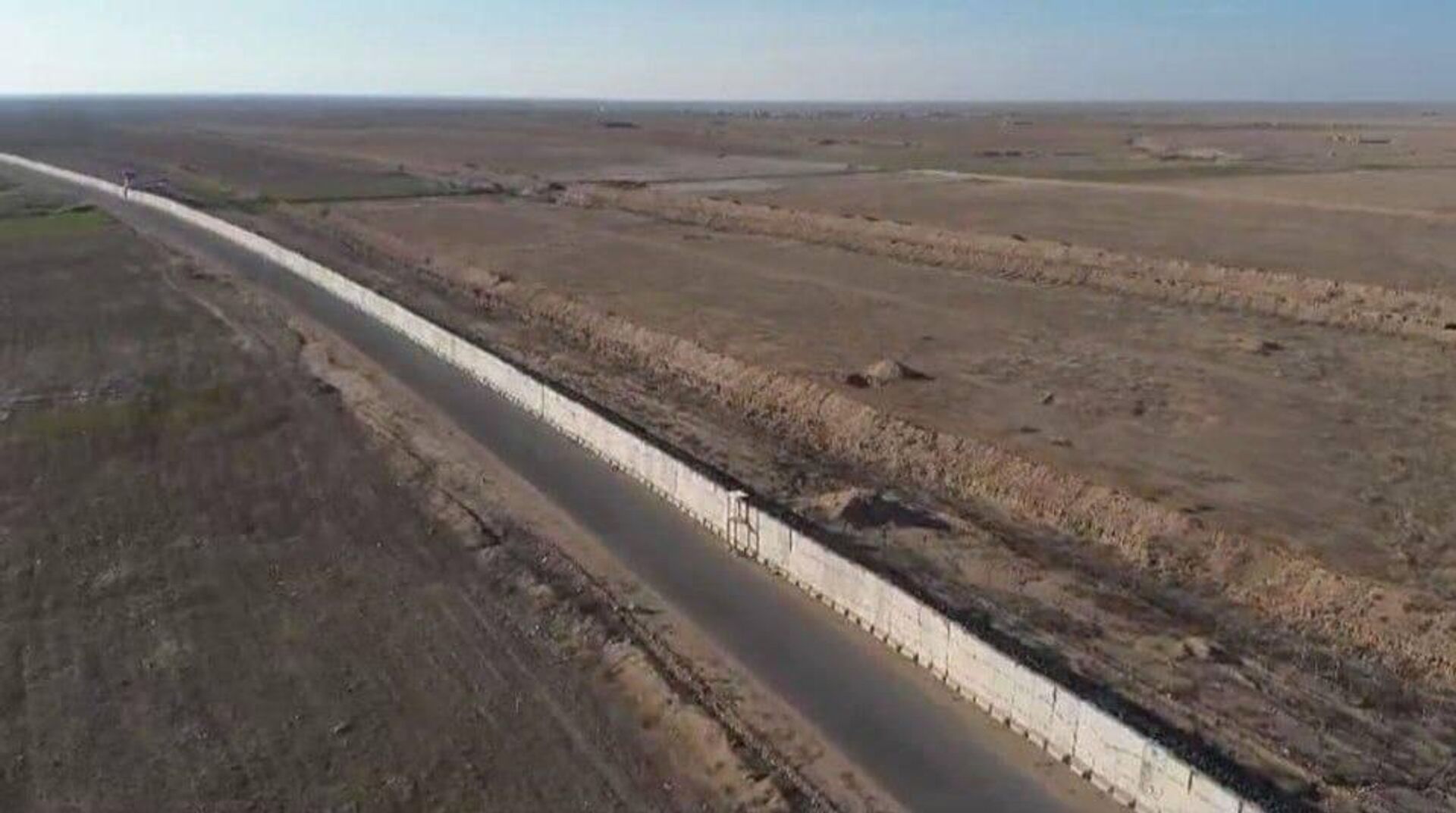 فوضى سوريا تدق أبواب العراق.. وجدار أمني لمنع الأسوأ - سبوتنيك عربي, 1920, 24.11.2025