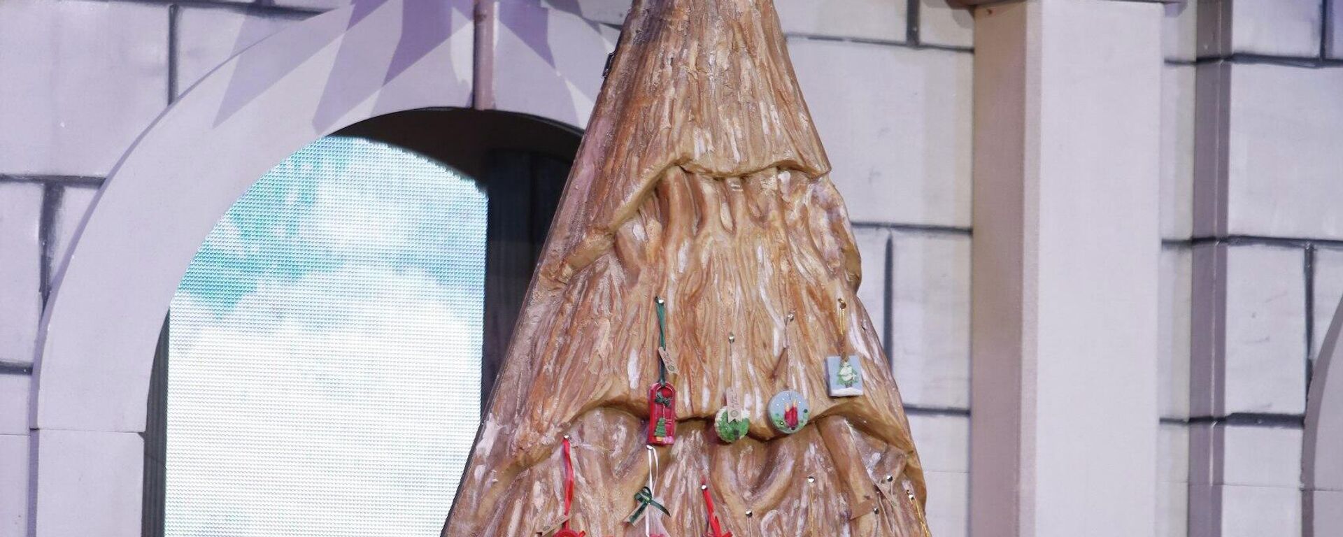 لبنان يكشف عن  أكبر شجرة عيد ميلاد مصنوعة من الصابون الطبيعي في العالم - سبوتنيك عربي, 1920, 15.12.2025