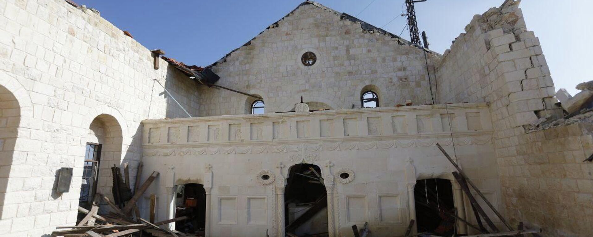 قرب كنيسة مار جاورجيوس المدمرة... بلدة يارون اللبنانية تحيي عيد الميلاد بين الركام - سبوتنيك عربي, 1920, 25.12.2025