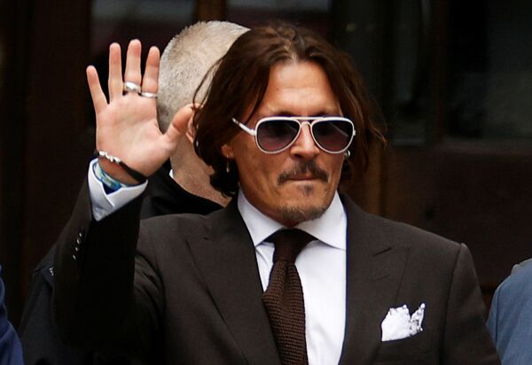 جوني ديب يروي تفاصيل صادمة عن طلاقه من آمبر هيرد - سبوتنيك عربي