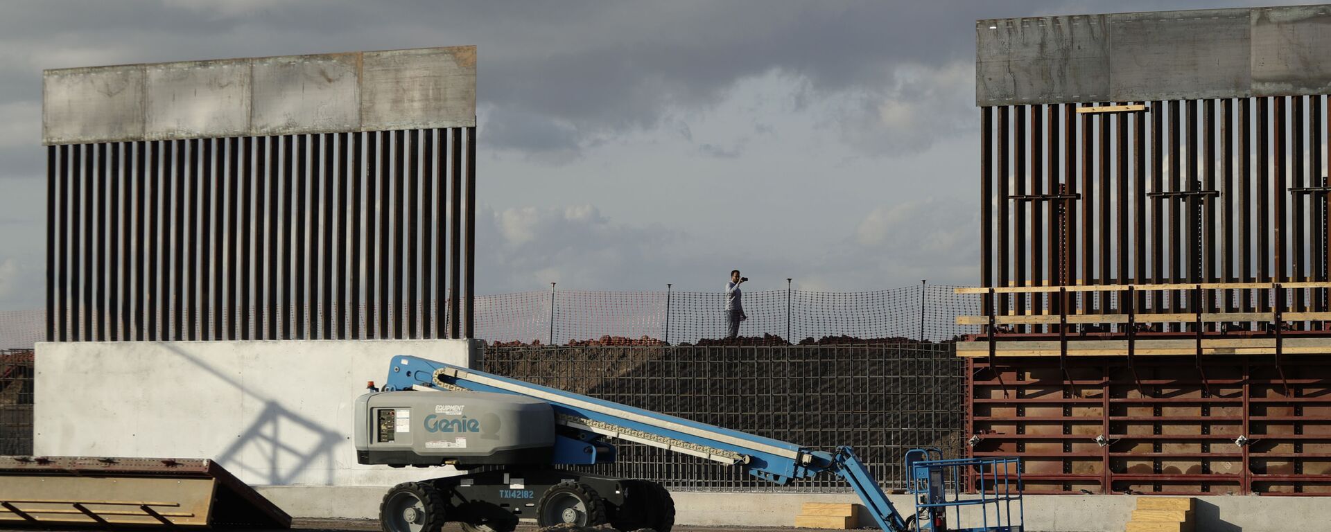 الجدار على الحدود بين الولايات المتحدة و المكسيك الجدار على الحدود بين الولايات المتحدة و المكسيك - سبوتنيك عربي, 1920, 02.04.2021