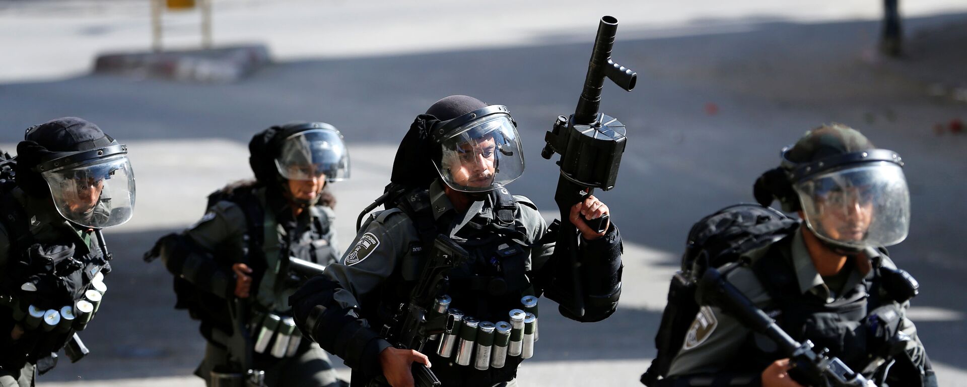 احتجاجات ضد خطة الضم الإسرائيلية لأراضي الضفة الغربية،عناصر القوات الإسرائيلية، في الخليل،  يوليو 2020 - سبوتنيك عربي, 1920, 08.12.2021