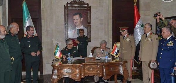 وزير الدفاع السوري، علي عبد الله أيوب، ورئيس أركان الجيش الإيراني، محمد باقري، يوقعان اتفاقية شاملة للتعاون العسكري بين البلدين وزير الدفاع السوري، علي عبد الله أيوب، ورئيس أركان الجيش الإيراني، محمد باقري، يوقعان اتفاقية شاملة للتعاون العسكري بين البلدين - سبوتنيك عربي