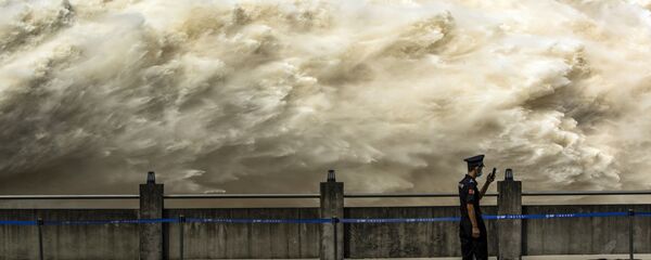 سد الممرات الثلاثة، أكبر سد هيدروليكي في العالم بني على نهر اليانغتسي في الصين. 19 يوليو 2020 - سبوتنيك عربي