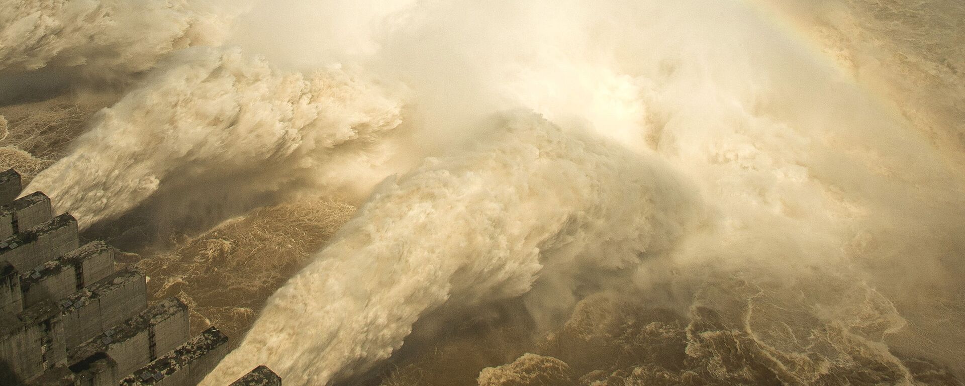 سد الممرات الثلاثة، أكبر سد هيدروليكي في العالم بني على نهر اليانغتسي في الصين. 19 يوليو 2020 - سبوتنيك عربي, 1920, 01.11.2020