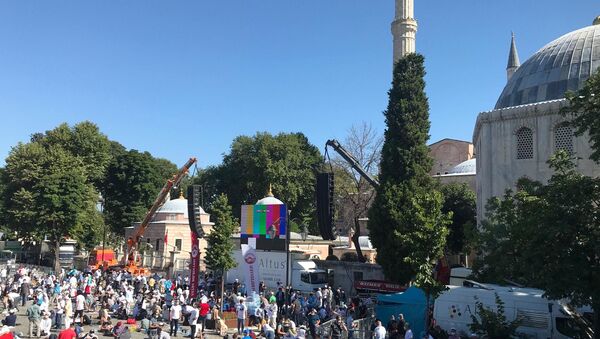 إقبال المصلين على آيا صوفيا في إسطنبول بعد تحويلها إلى جامع، لأداء أول صلاة جمعة - سبوتنيك عربي