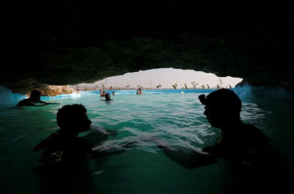 كهف بحيرة بلعين، بالقرب من رام الله، 22 يوليو 2020 - سبوتنيك عربي