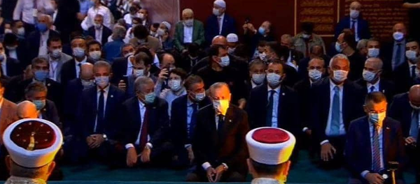 الرئيس التركي رجب طيب أردوغان خلال أول صلاة جمعة في آيا صوفيا بعد تحويله إلى مسجد، اسطنبول 24 يوليو 2020 - سبوتنيك عربي