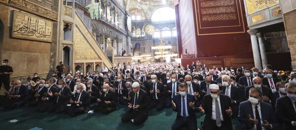 الرئيس التركي رجب طيب أردوغان خلال أول صلاة جمعة في آيا صوفيا بعد تحويله إلى مسجد، اسطنبول 24 يوليو 2020 - سبوتنيك عربي
