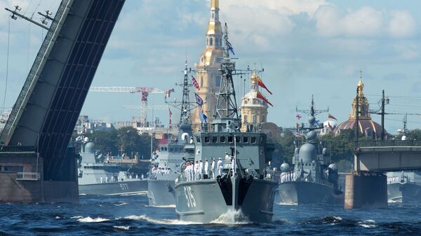 العرض العسكري بمناسبة يوم البحرية الروسية في سان بطرسبورغ - سبوتنيك عربي