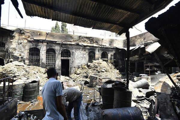  بالصور... آثار حريق سوق البزورية الشهير بدمشق القديمة - سبوتنيك عربي