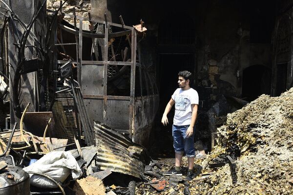  بالصور... آثار حريق سوق البزورية الشهير بدمشق القديمة - سبوتنيك عربي