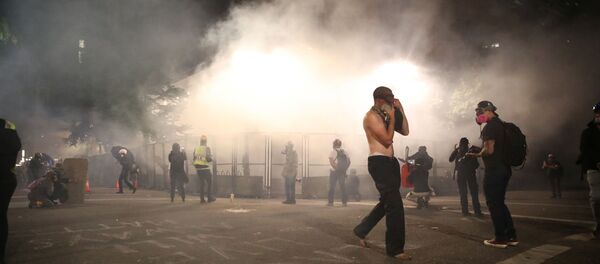 إضرام حرائق وإلقاء قنابل في مدينة بورتلاند الأمريكية  - سبوتنيك عربي