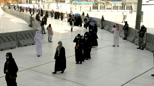 الحجاج في مكة مع الحفاظ على الاجراءات الاحترازية التي فرضتها السلطات السعودية، وذلك لمنع تفشي فيروس كورونا، 29 يوليو 2020 - سبوتنيك عربي