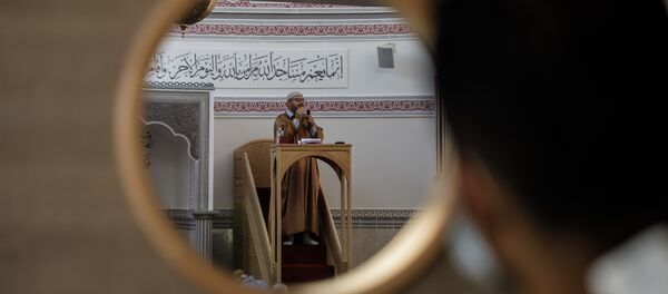 المصلون الفرنسيون أثناء صلاة عيد الأضحى في مسجد مريم في مدينة كاين، شمال غرب فرنسا، 31 يوليو 2020 - سبوتنيك عربي