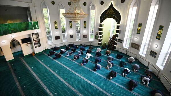 صلاة عيد الأضحى في مسجد نوفوسيبيرسك الرئيسي في نوفوسيبيرسك، روسيا، 31 يوليو 2020 - سبوتنيك عربي