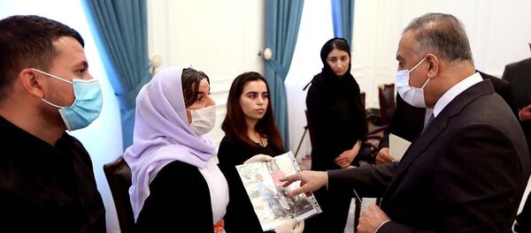 لأول مرة في تاريخ العراق... فتاة حسناء تعتلي كرسي رئاسة الحكومة... صور - سبوتنيك عربي