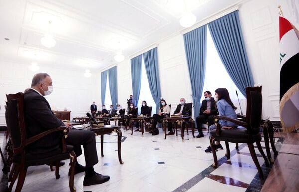 لأول مرة في تاريخ العراق... فتاة تعتلي كرسي رئاسة الحكومة... صور - سبوتنيك عربي