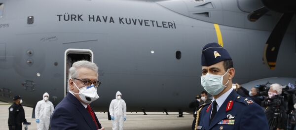 طائرة عسكرية تركية تحمل مساعدات طبية - سبوتنيك عربي