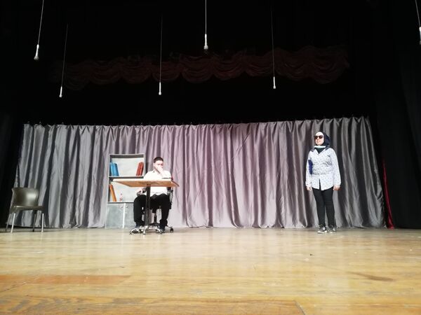 فرقة مسرحية من فاقدي البصر تقدم أول عروضها في حلب (فيديو) - سبوتنيك عربي