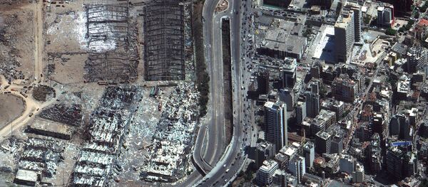  صورة أقمار صناعية، بتاريخ 5 أغسطس/ آب، تم الحصول عليها بإذن من شركة ماكسار تكنولوجيز الأمريكية، تظهر مدينة بيروت بعد الانفجار في 4 أغسطس 2020. - سبوتنيك عربي