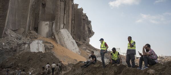 أفراد طاقم الإنقاذ التابع لوزارة الطوارئ الروسية في بيروت، لبنان 6 أغسطس/ آب 2020 - سبوتنيك عربي