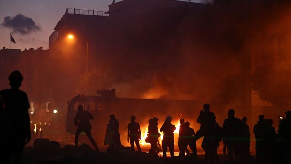 احتجاجات تعم شوارع بيروت والمتظاهرون يطالبون استقالة حكومة لبنان، 8 أغسطس/ آب 2020 احتجاجات تعم شوارع بيروت والمتظاهرون يطالبون استقالة حكومة لبنان، 8 أغسطس/ آب 2020 - سبوتنيك عربي