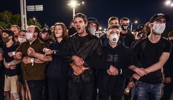 شرطة مكافحة الشغب تطوق الميدان والساحات القريبة من منصة مينسك - مدينة بطلة - سبوتنيك عربي