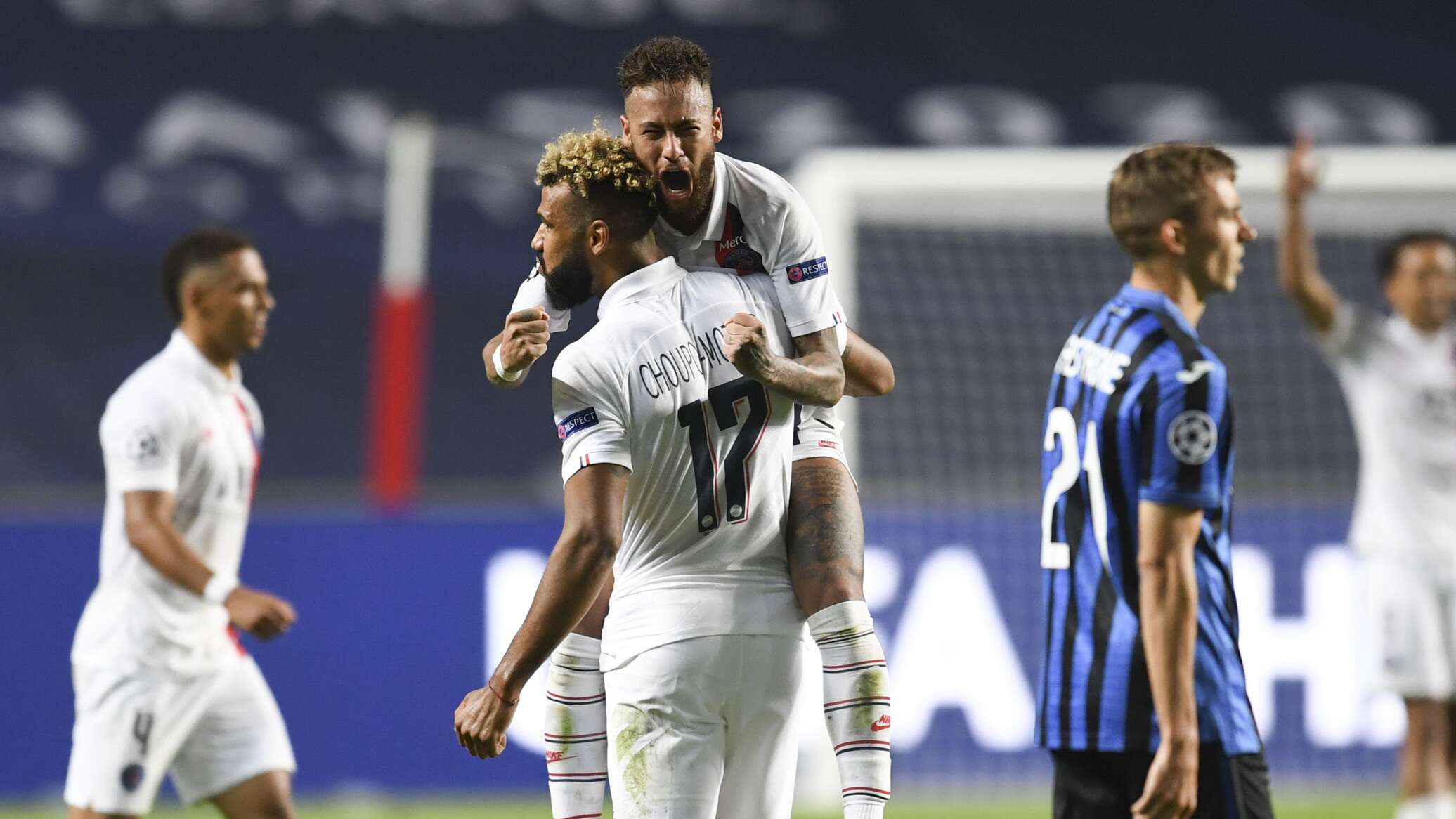فيديو الوداع بين نيمار ومدافع الهلال علي البليهي يثير تفاعلا واسعا