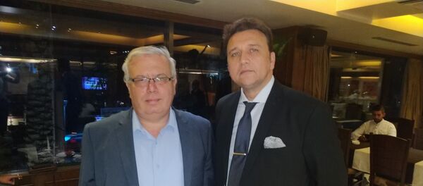 وزير العدل السوري السابق نجم الأحمد، ورئيس الوفد الحقوقي الفرنسي أرنو ديفلاي - سبوتنيك عربي