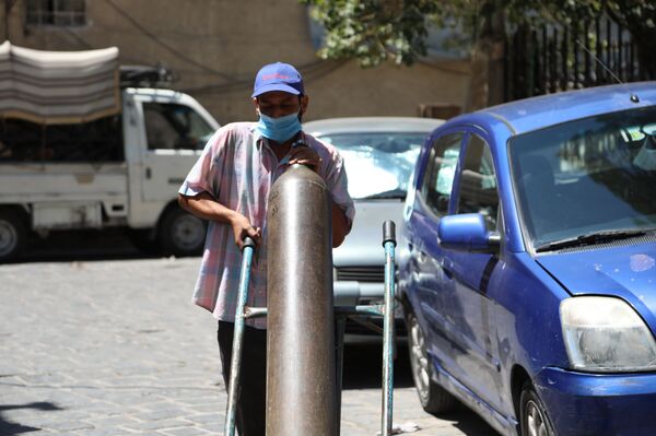 تجارة الهواء تنتعش... والسوريون يضمون الأوكسجين إلى قائمة المونة - سبوتنيك عربي