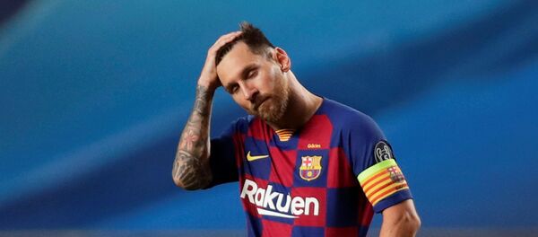 نجم نادي برشلونة ليونيل ميسي عقب هزيمة فريقه أمام نادي بايرن ميونخ، 14 أغسطس/ آب 2020 - سبوتنيك عربي