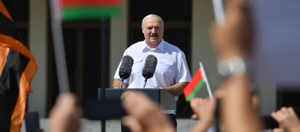 الرئيس البيلاروسي لوكاشينكو خلال تجمع تضامني معه - سبوتنيك عربي