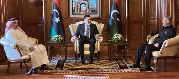 رئيس حكومة الوفاق الليبية فائز السراج مع وزير الدفاع التركي خلوصي أكار ووزير الدفاع القطري خالد العطية 17 أغسطس آب 2020 رئيس حكومة الوفاق الليبية فائز السراج مع وزير الدفاع التركي خلوصي أكار ووزير الدفاع القطري خالد العطية 17 أغسطس آب 2020 - سبوتنيك عربي