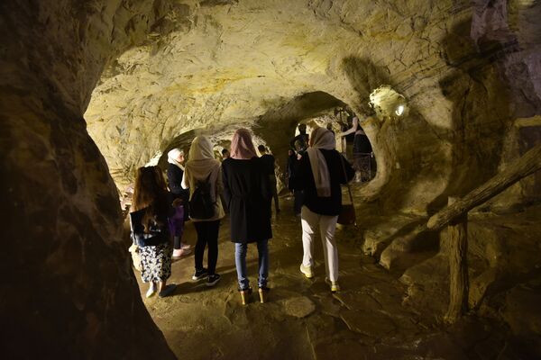 مغارة موسى تشرع أبوابها الصخرية للزائرين السوريين مجددا في دمشق... فيديو وصور - سبوتنيك عربي