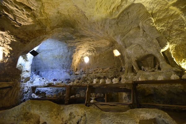 مغارة موسى تشرع أبوابها الصخرية للزائرين السوريين مجددا في دمشق... فيديو وصور - سبوتنيك عربي
