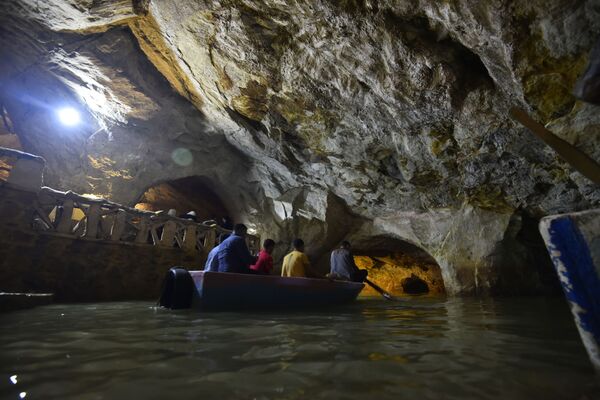 مغارة موسى تشرع أبوابها الصخرية للزائرين السوريين مجددا في دمشق... فيديو وصور - سبوتنيك عربي