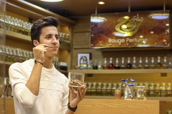 أصغر عطار عربي يطلق برنامجا عن تراكيب العطور عبر الشبكات الاجتماعية - سبوتنيك عربي