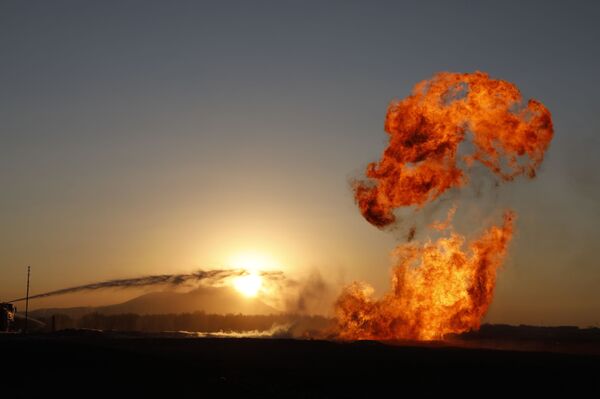 الأسد يكرم العمال المساهمين بعمليات الإطفاء والصيانة بعد تفجير خط الغاز العربي في دمشق - سبوتنيك عربي