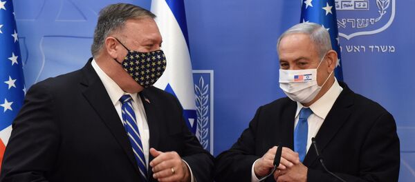 رئيس الوزراء الإسرائيلي بنيامين نتنياهو، في مؤتمر صحفي مشترك عقد في القدس، مع وزير الخارجية الأمريكي مايك بومبيو - سبوتنيك عربي