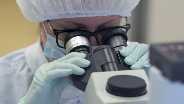 إنتاج لقاح ضد المرض الفيروسي كوفيد 19 في مصنع الأدوية بينوفارم بضواحي موسكو، أغسطس/ آب 2020 - سبوتنيك عربي