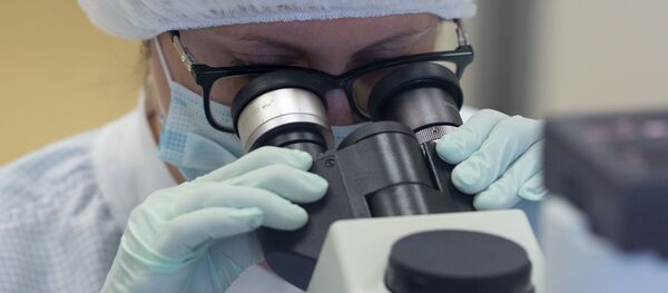 إنتاج لقاح ضد المرض الفيروسي كوفيد 19 في مصنع الأدوية بينوفارم بضواحي موسكو، أغسطس/ آب 2020 - سبوتنيك عربي