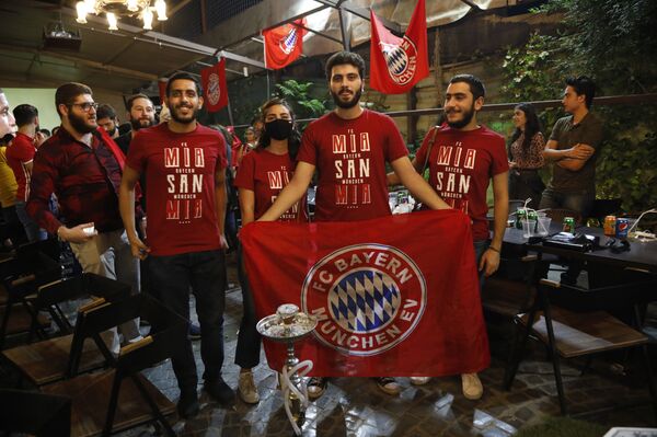 احتفالات مشجعي بايرن ميونخ في سوريا: نتحدى أي ظرف لعيون البافاري..صور وفيديو - سبوتنيك عربي