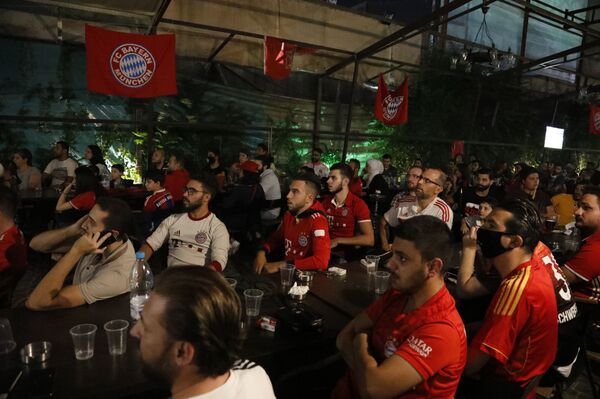 احتفالات مشجعي بايرن ميونخ في سوريا: نتحدى أي ظرف لعيون البافاري..صور وفيديو - سبوتنيك عربي