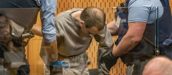 برنتون تارانت المسلح الذي أطلق النار وقتل المصلين في هجمات مسجد كرايستشيرش أثناء إدانته في المحكمة العليا في كرايستشيرش- نيوزيلندا  - سبوتنيك عربي