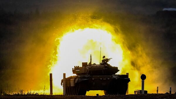 منتدى أرميا 2020 في حقل ألابينو العسكري في ضواحي موسكو -  دبابة تي-72 التابعة للفريق العسكري من كازاخستان - سبوتنيك عربي