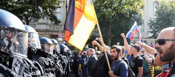 شرطة برلين تفرق احتجاجا حاشدا في العاصمة الألمانية على قيود فيروس كورونا - سبوتنيك عربي