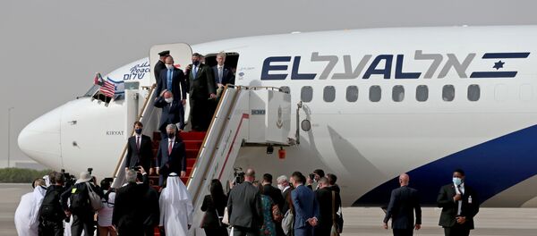 وصول الطائرة الإسرائيلية إلى مطار أبو ظبي، الإماارات 31 أغسطس 2020 - سبوتنيك عربي